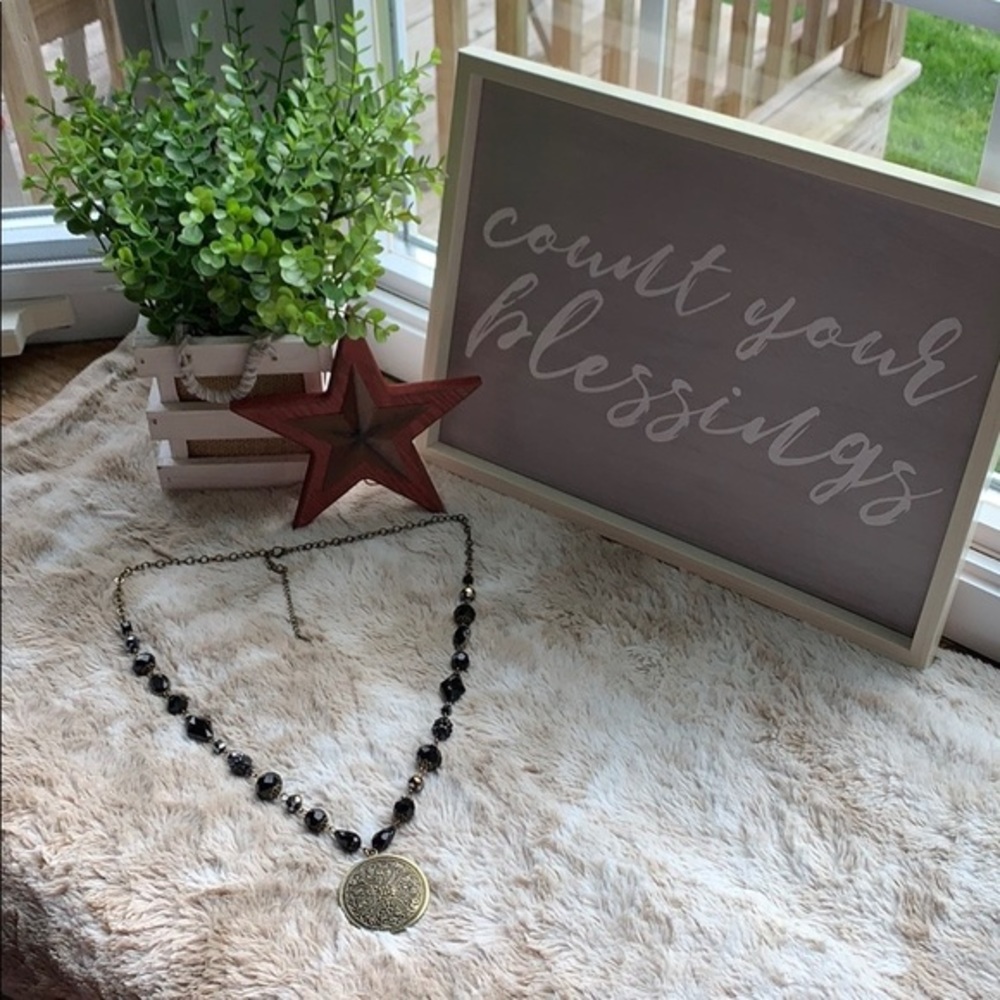 Beaded Medallion Necklace No Brand Pre Owned Quality
